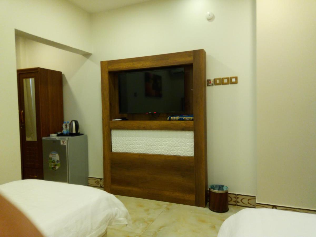 Al Deafah Hotel Apartment الضيافة للشقق الفندقية Al Buraimi Eksteriør bilde