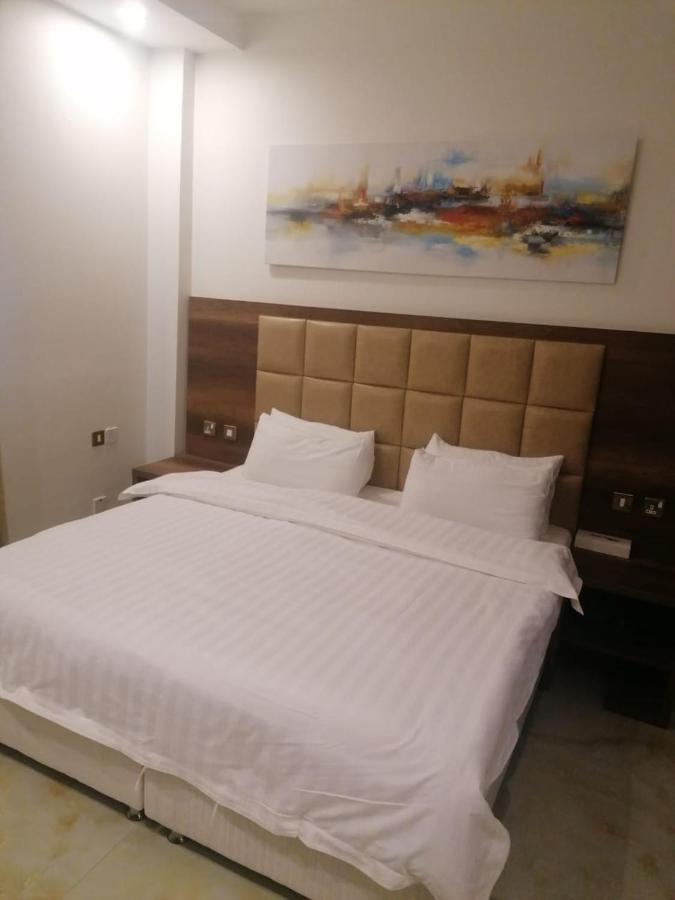 Al Deafah Hotel Apartment الضيافة للشقق الفندقية Al Buraimi Eksteriør bilde